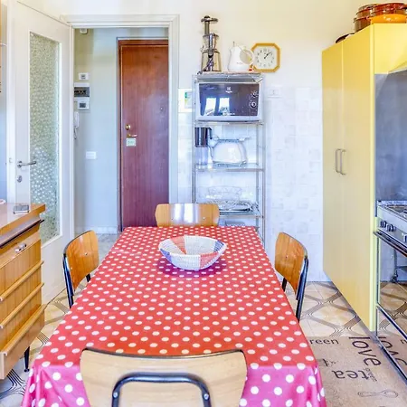 Giulia 2 - * Levanto